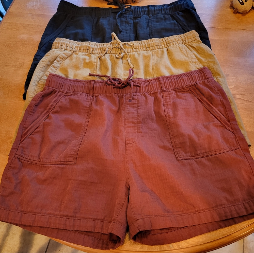 3 pairs of OLD NAVY woman's shorts XL (one lot of 3 pairs of shorts)